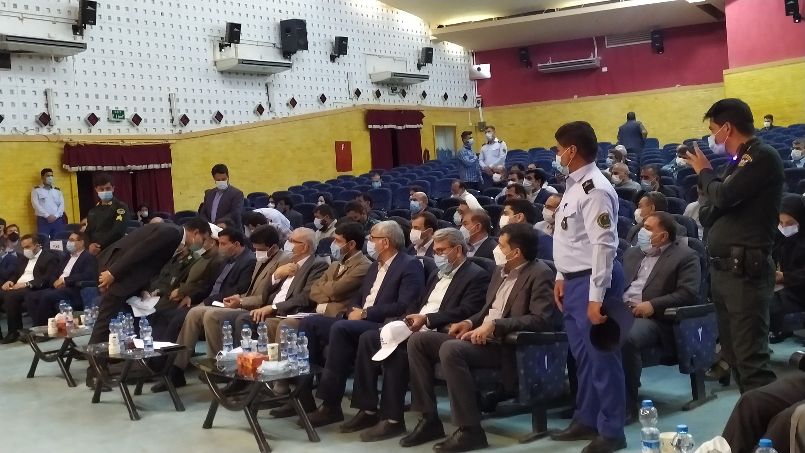 نشست شورای اداری گچساران با حضور وزیر نفت/اتابک از مشکلات و معضلات موجود در پروژه ها گفت/ امام جمعه گچساران : مردم به دنبال حل مشکلات هستند نه رقاصی و ولنگاری