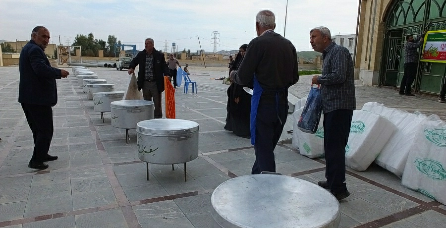 ۲۰دیگ غذای نذری در سومین سالگرد شهادت سردار سلیمانی به همت موکب طریق الکربلا گچساران ۲۰دیگ غذای نذری در سومین سالگرد شهادت سردار سلیمانی به همت موکب طریق الکربلا گچساران