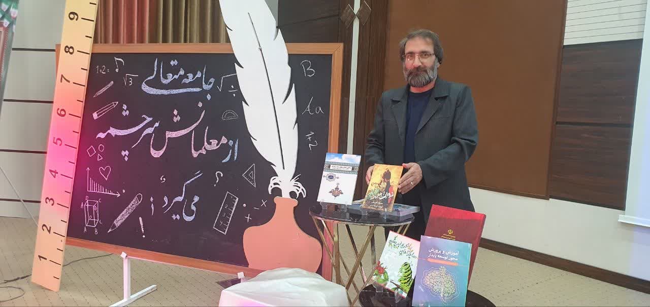 کتاب «یک روایت از چند روایت عباس» در گچساران رونمایی شد کتاب «یک روایت از چند روایت عباس» در گچساران رونمایی شد