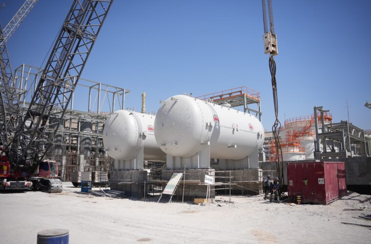 پیشرفت طرح پلی‌اتیلن سنگین شرکت صنایع پلیمر گچساران از ۵۰ درصد عبور کرد/ نصب مخازن دوقلوی ذخیره بوتن پروژه