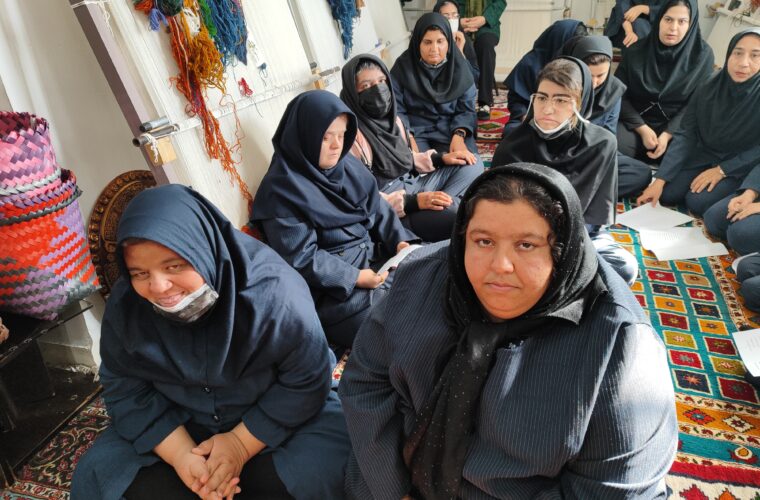 بازدید مسوولان شرکت نفت از مرکز حرفه‌آموزی دختران معلول بالای ۱۴ سال/درخواست رییس بهزیستی گچساران برای تامین فضای مناسب آموزشی